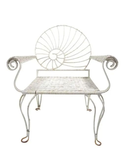 Nautilus Loungesessel mit Muschelrückenlehne