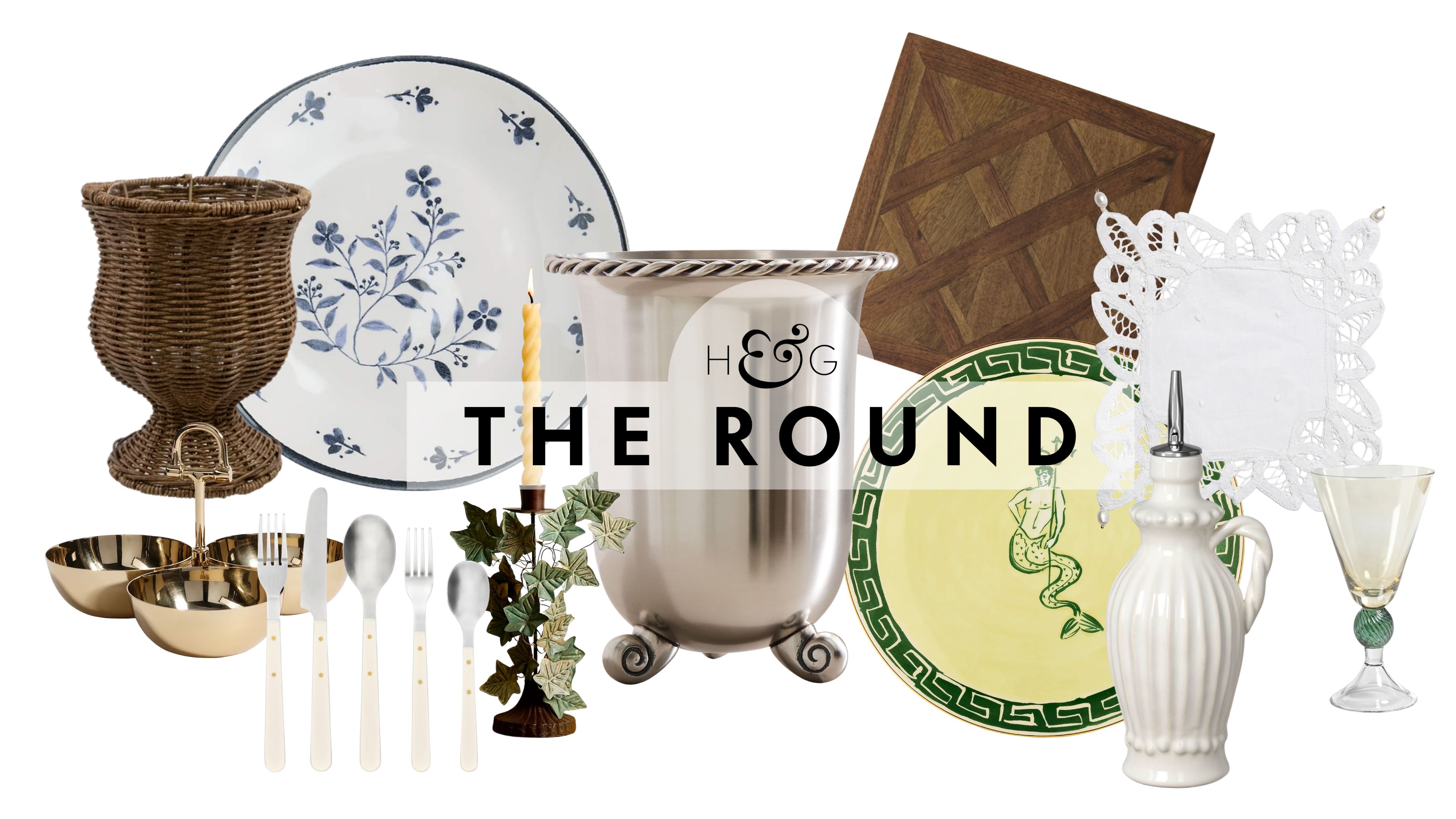 Vintage-inspiriertes Geschirr, darunter eine geflochtene Urnenvase, ein Snack-Servierset, ein Besteckset, ein blau-weißer Keramikteller, ein Kerzenhalter, ein Weinkühler, ein Holzuntersetzer, ein Ginori 1735-Ladegerät, ein Spitzenuntersetzer und mehr