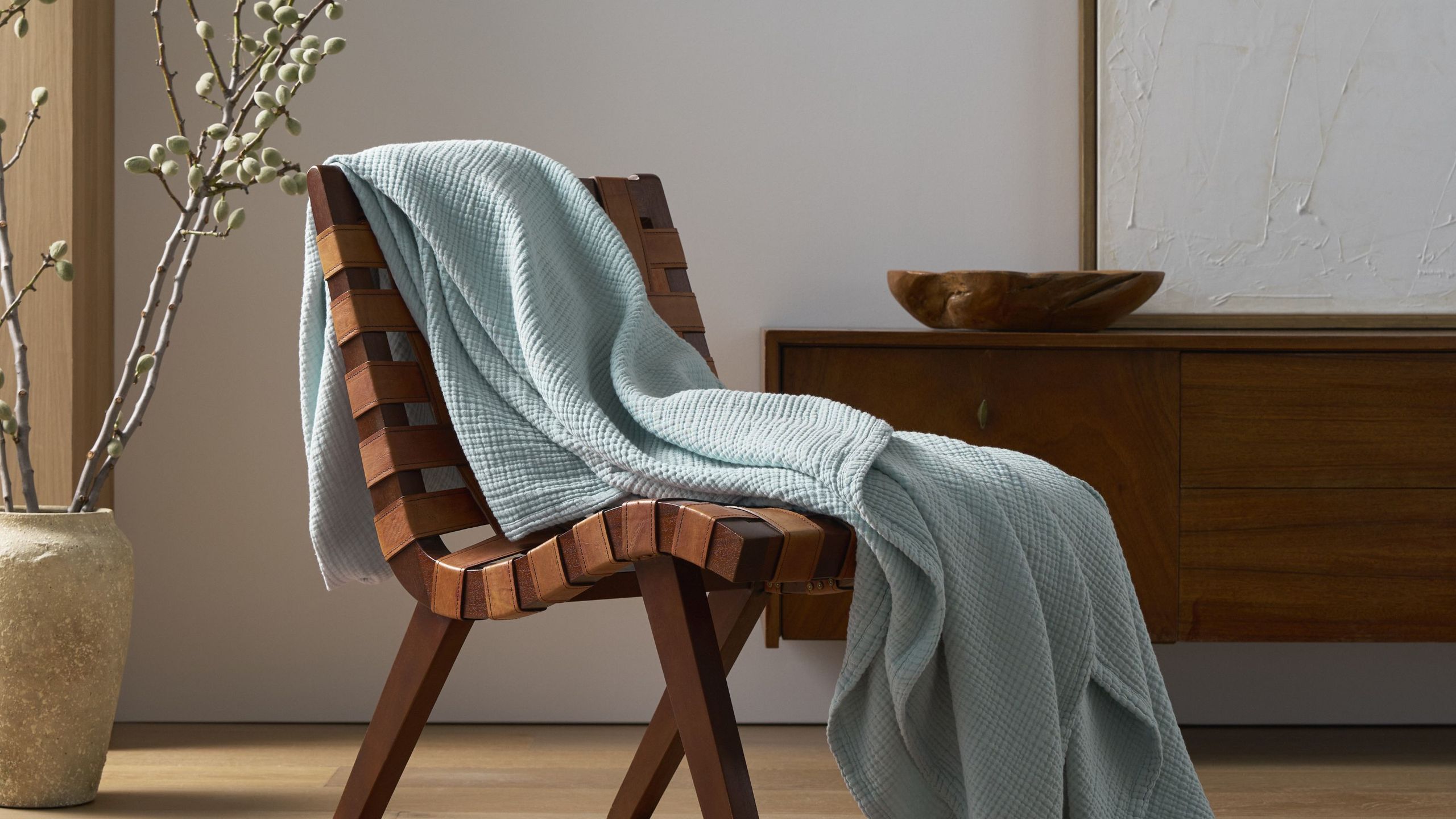 Ich dachte, ich müsste es aufgeben, den ganzen Sommer unter einer Decke zu schlafen – dann brachte Cosy Earth diese geniale atmungsaktive Schicht auf den Markt
