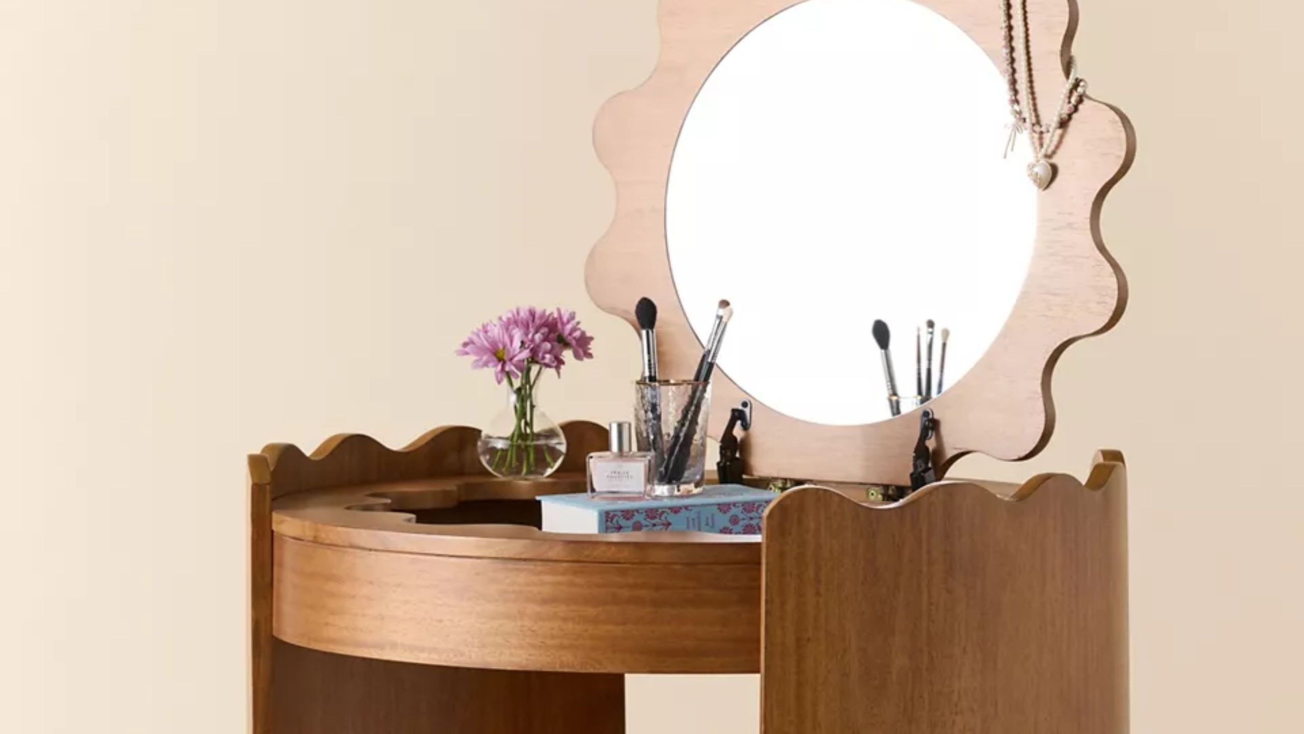 Wenn ich morgen ein kleines Schlafzimmer dekorieren würde, würde ich diesen Waschtisch von Urban Outfitters anstelle von Jane kaufen