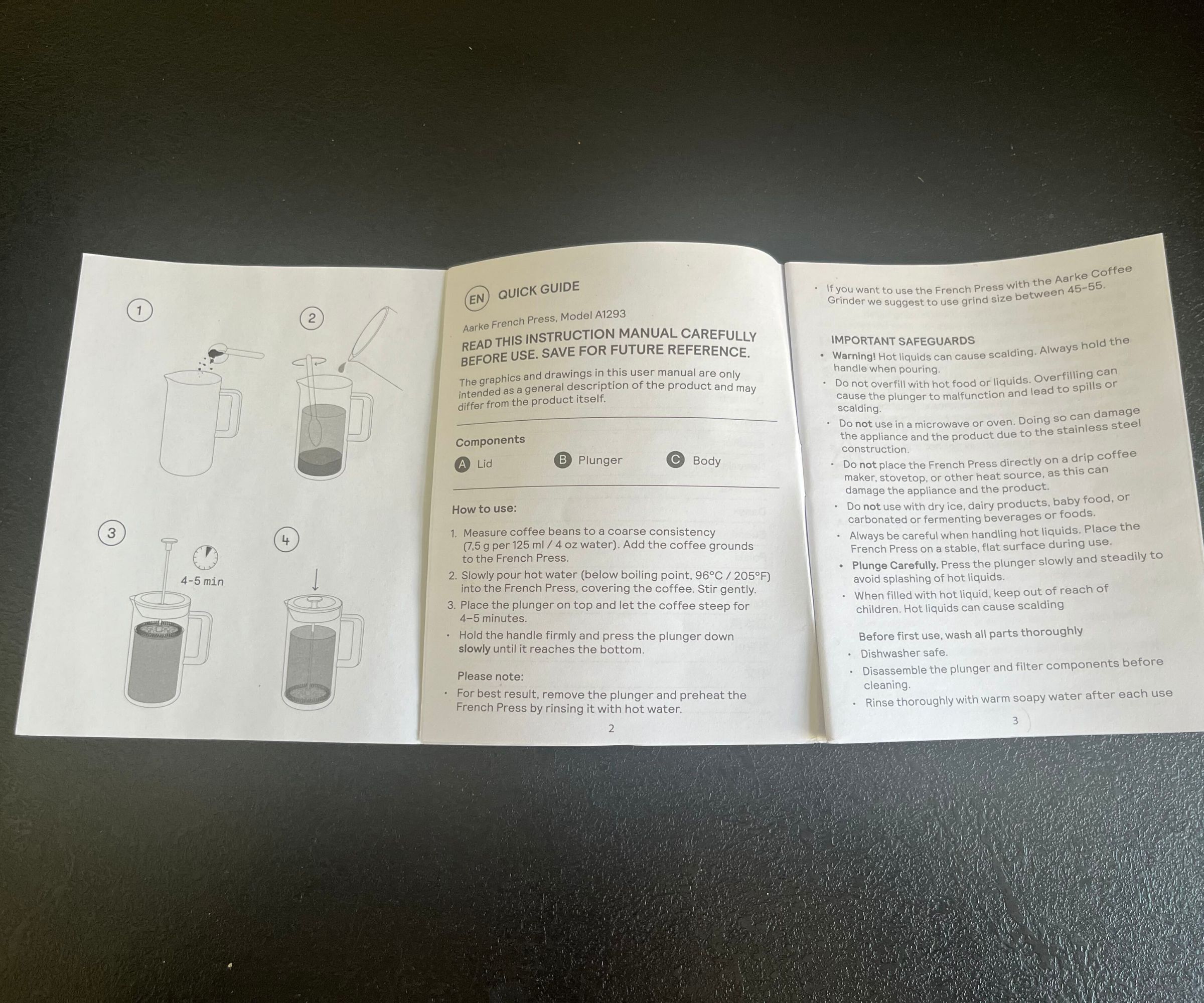 Eine offene Bedienungsanleitung für die Aarke-Kaffeepresse