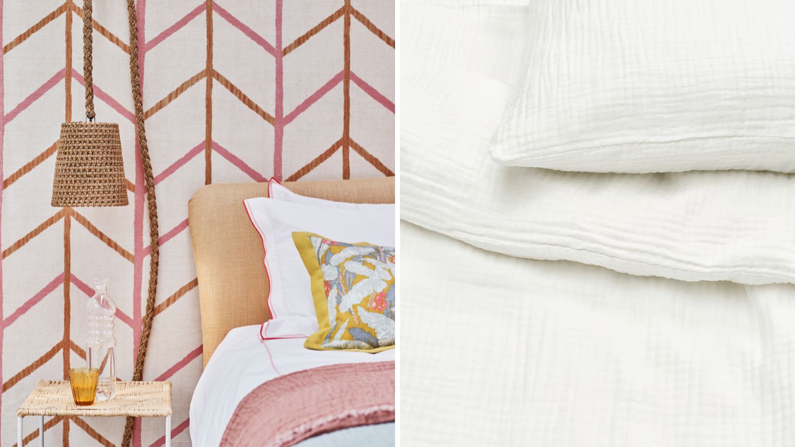 Ein geteilter Bildkopf eines rosa Schlafzimmers mit geometrischer Tapete, einem pfirsichfarbenen Bett mit weißer Bettwäsche und Rattan-Hängelampe sowie der weißen IKEA Schersmin-Bettwäsche