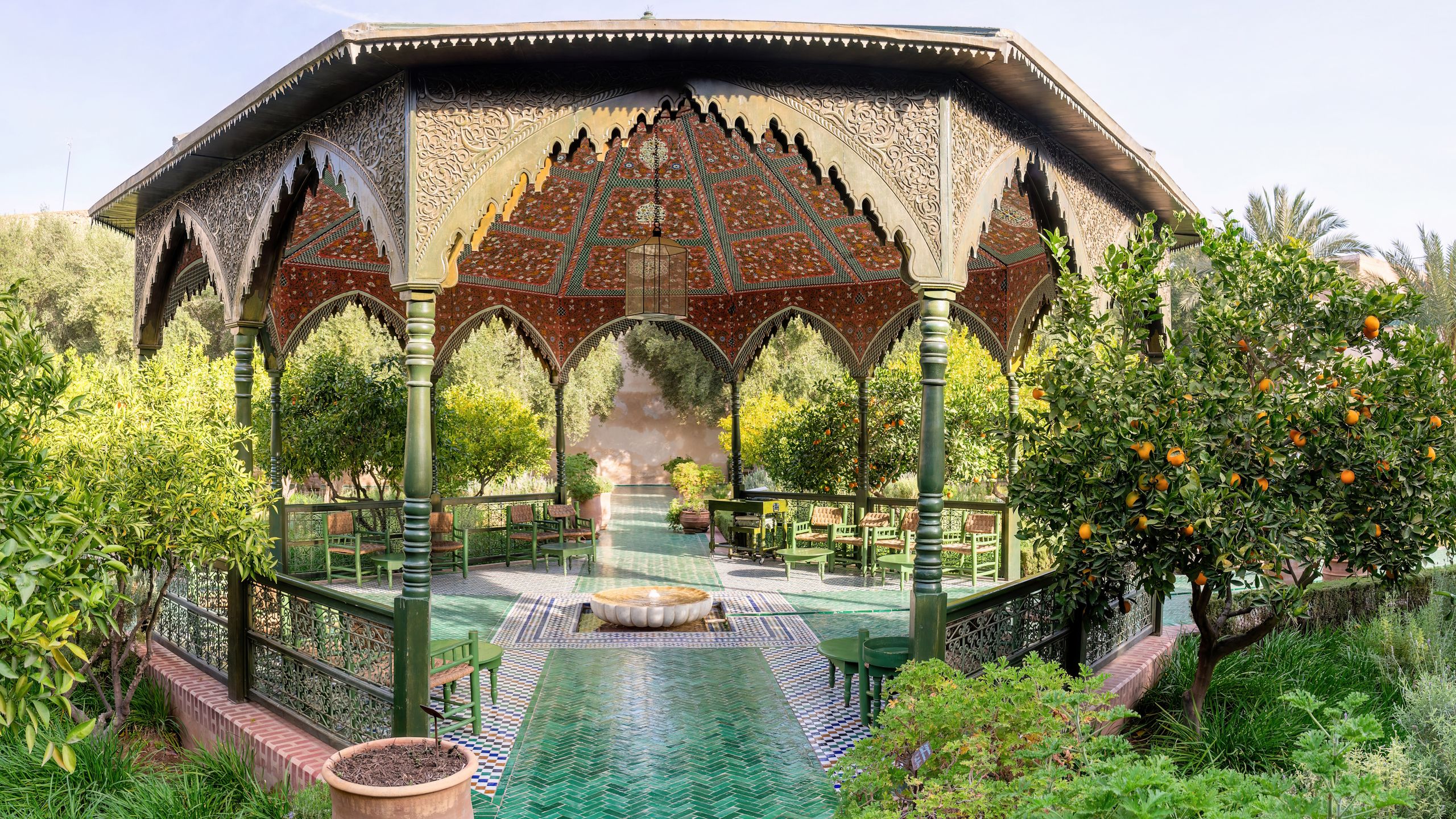 8 marokkanische Innenhof-Ideen, die Ihren Garten wie einen luxuriösen Rückzugsort wirken lassen