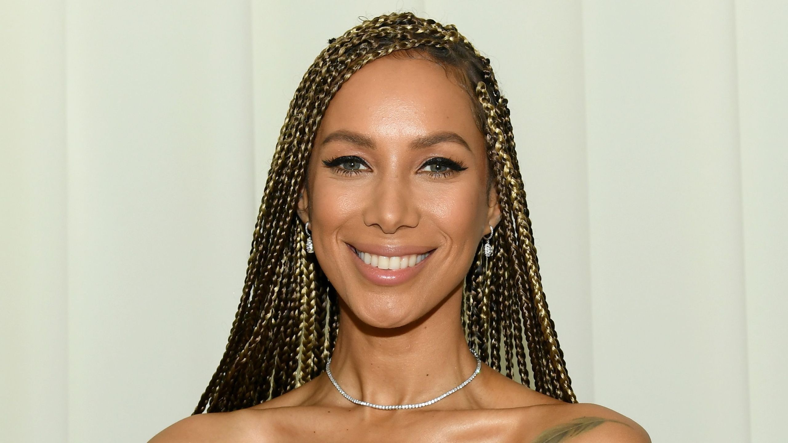 Das Wohnzimmer von Leona Lewis beweist, dass diese missverstandene Nicht-Farbe die Trends 2026 anführen wird – es ist alles andere als leblos