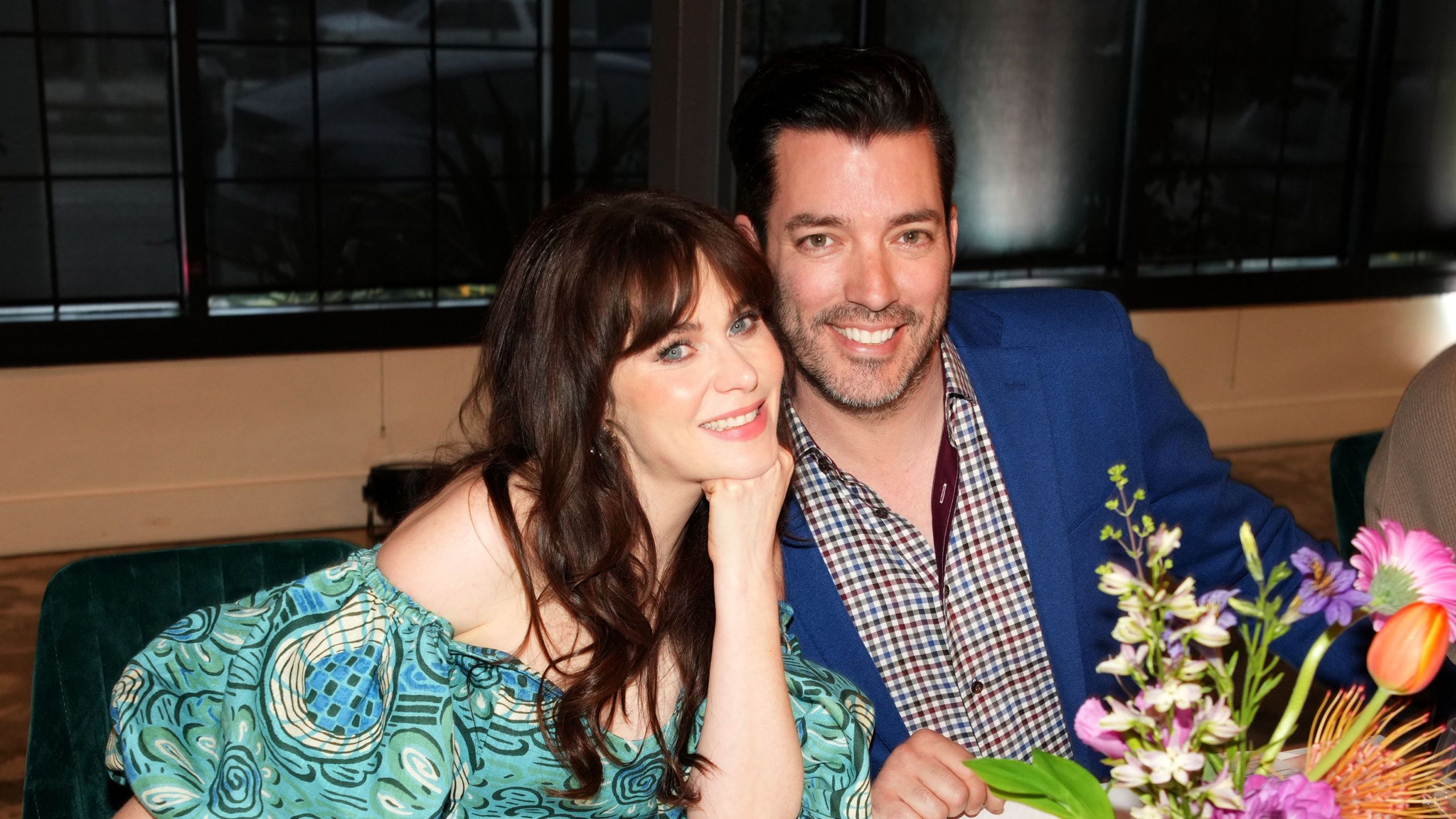 Die kleine Frühstücksecke von Zooey Deschanel und Jonathan Scott verfügt über einen riesigen Kräutergarten – ihr vertikaler Trick ist perfekt für kleine Räume