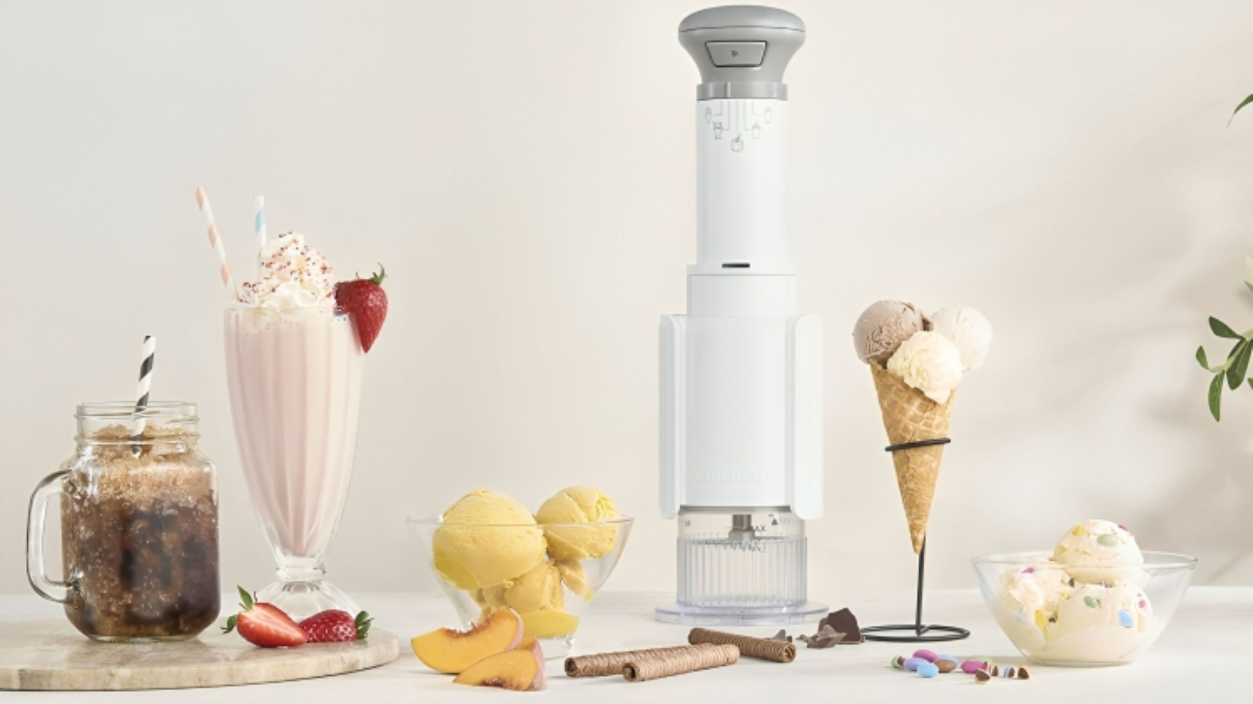 Diese Cuisinart-Eismaschine benötigt keinen festen Platz auf der Arbeitsfläche – das kompakte Design ist ein Game-Changer für kleine Küchen