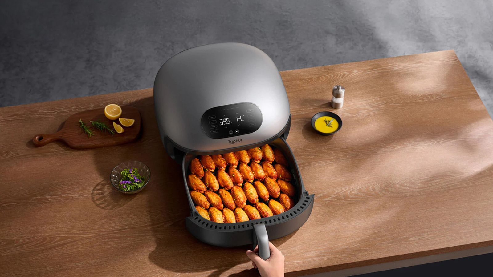 Typhur Dome 2 Heißluftfritteuse zum Zubereiten von Steaks