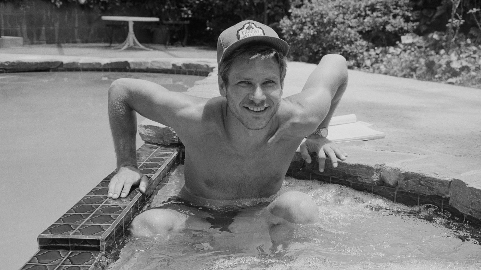 Harrison Ford in seinem Pool in den 80er Jahren