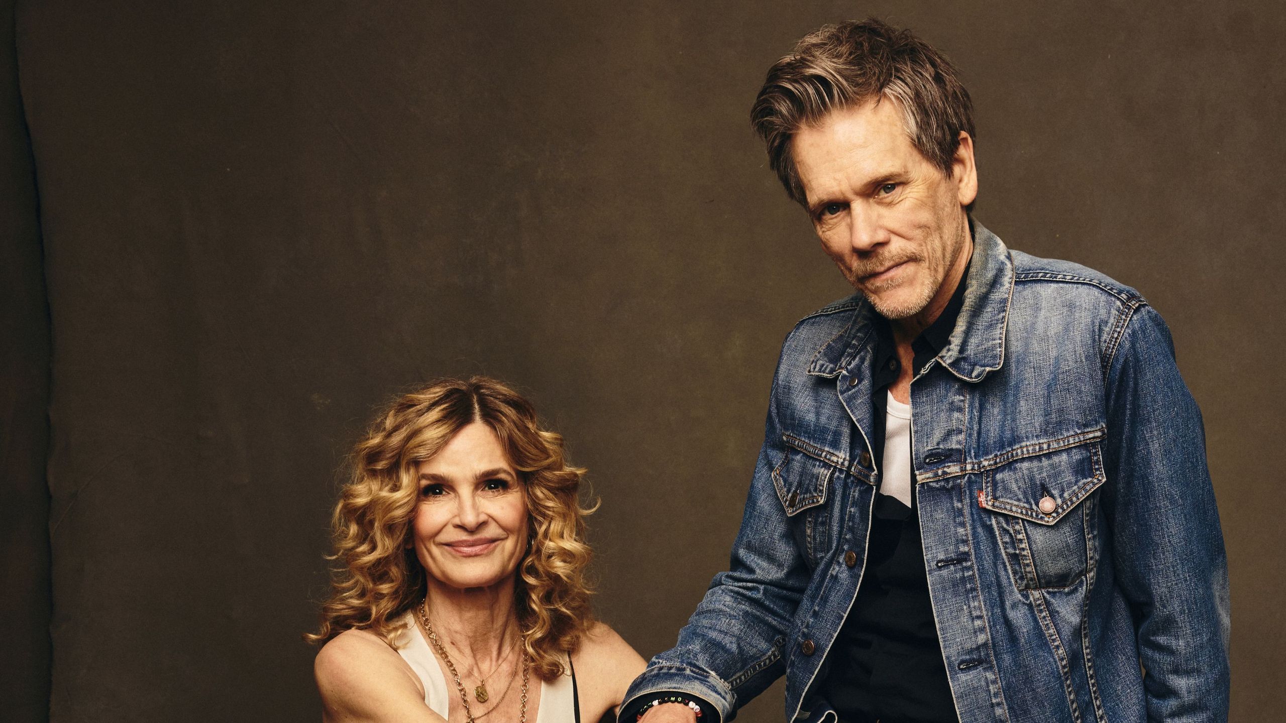 Das bewohnte Wohnzimmer von Kevin Bacon und Kyra Sedgwick ist eine Lektion im Schichten von Antiquitäten – es ist die gefühlvollste Art, im Jahr 2027 zu dekorieren