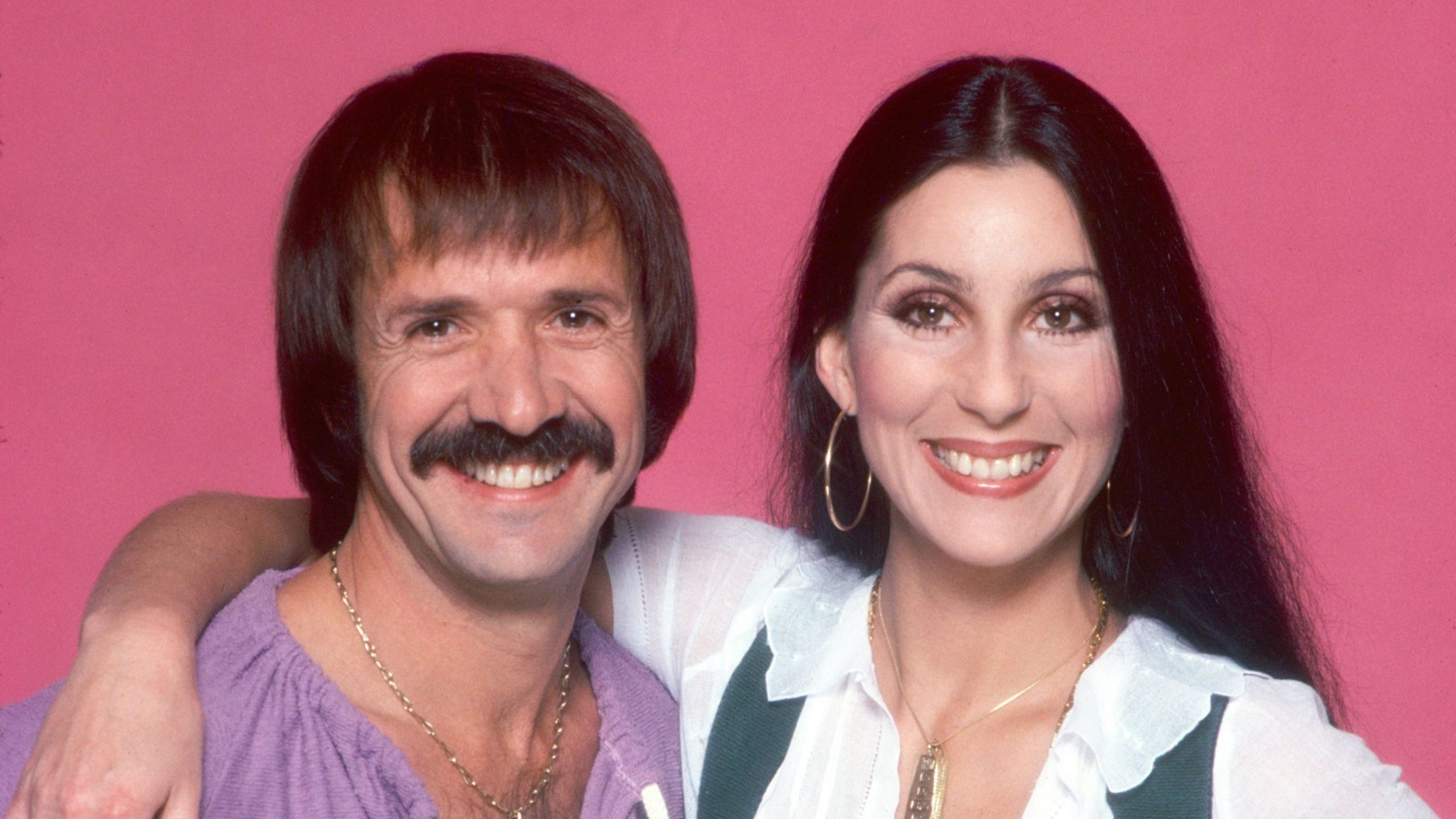 Der Mid-Century Modern-Sessel von Cher und Sonny Bono war der Inbegriff des 60er-Jahre-Stils – jetzt bringt Nostalgie den Look zurück