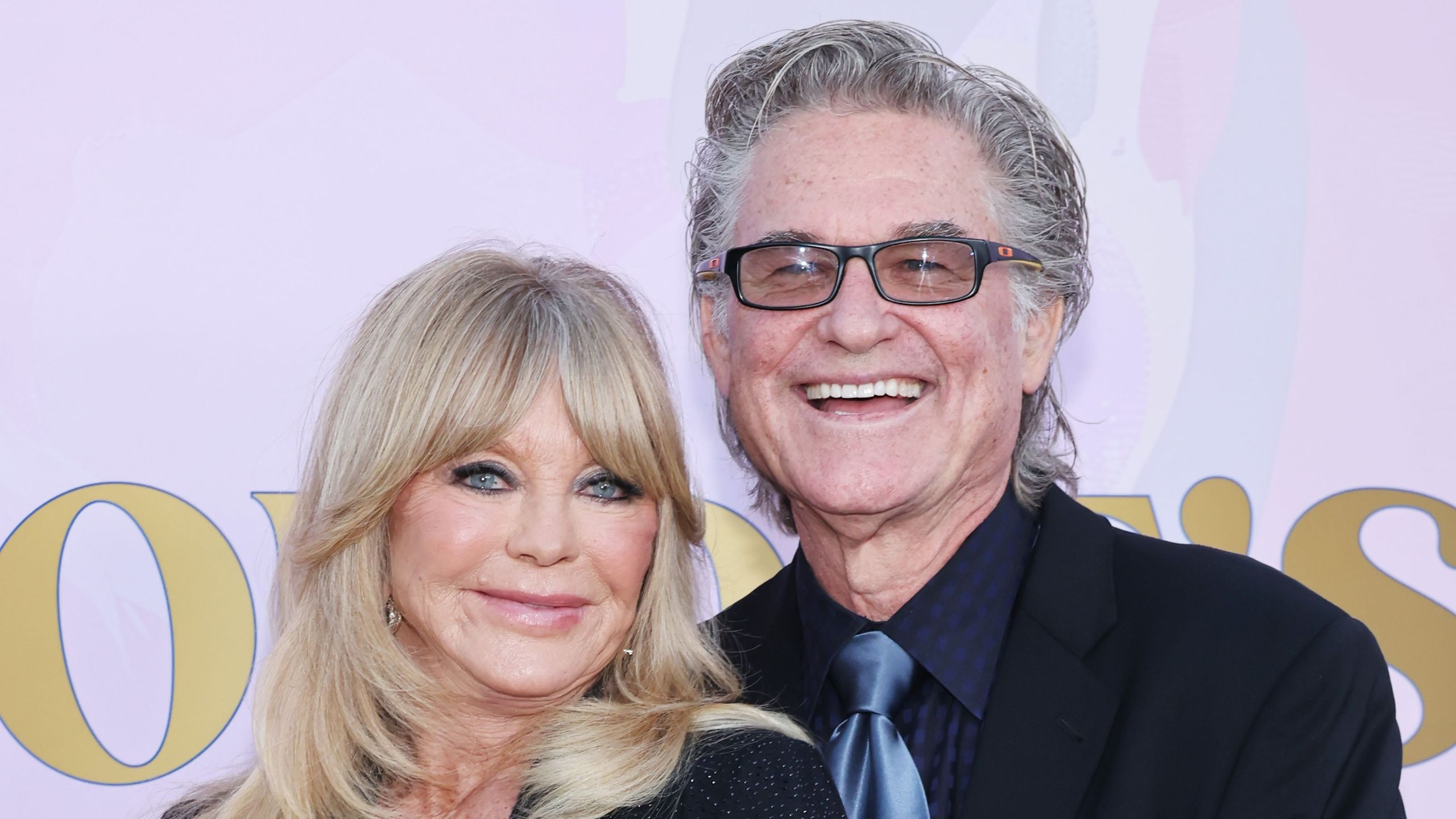 Die schicke Marmorterrasse von Goldie Hawn und Kurt Russell ist eine Studie für zurückhaltenden Luxus – sie definiert die Attraktivität von Herbstbordsteinen neu