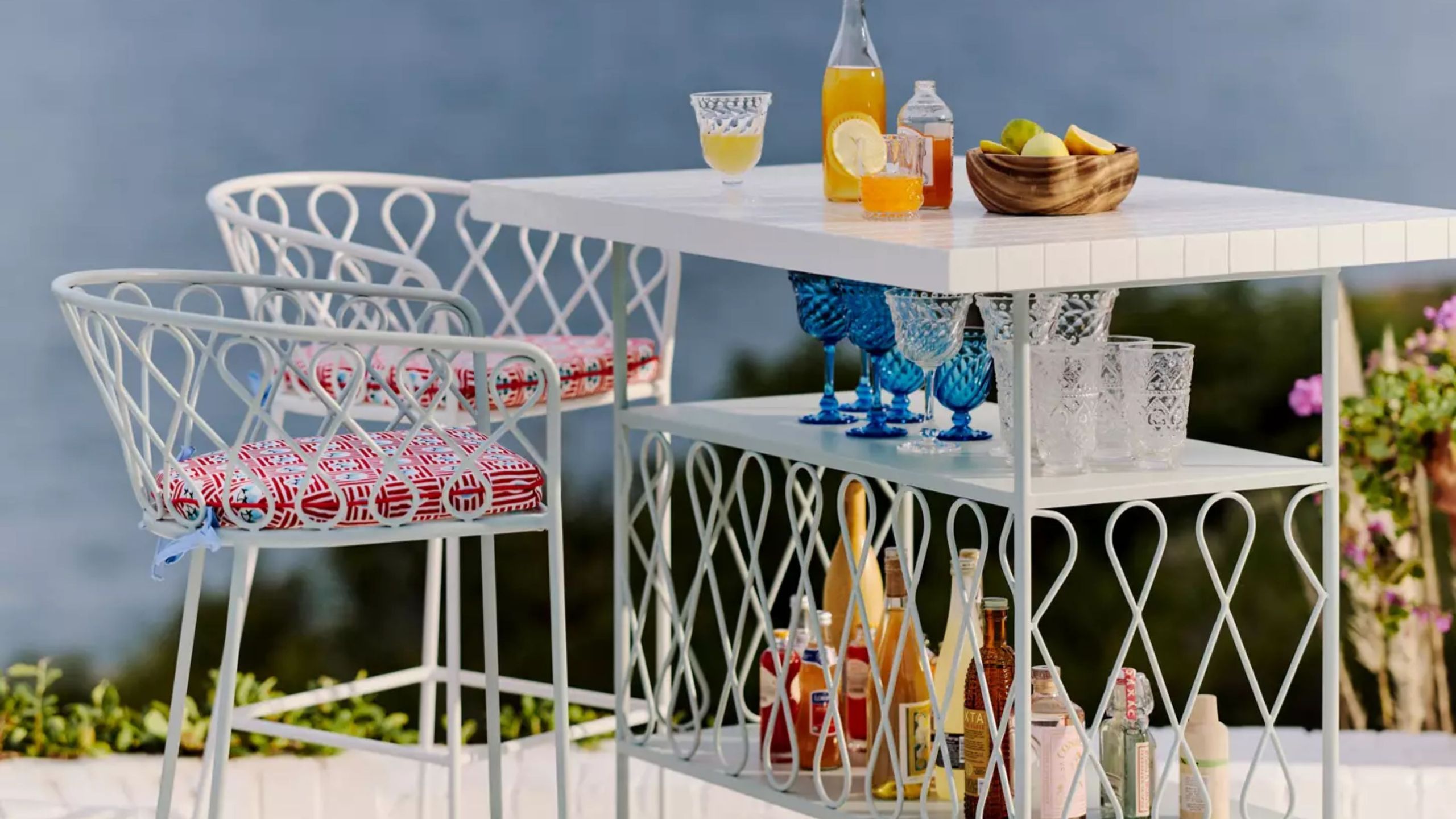 Ich sehe immer wieder diese drei Designdetails überall an der Riviera – diese Anthropologie-Barstation im Angebot trifft jeden