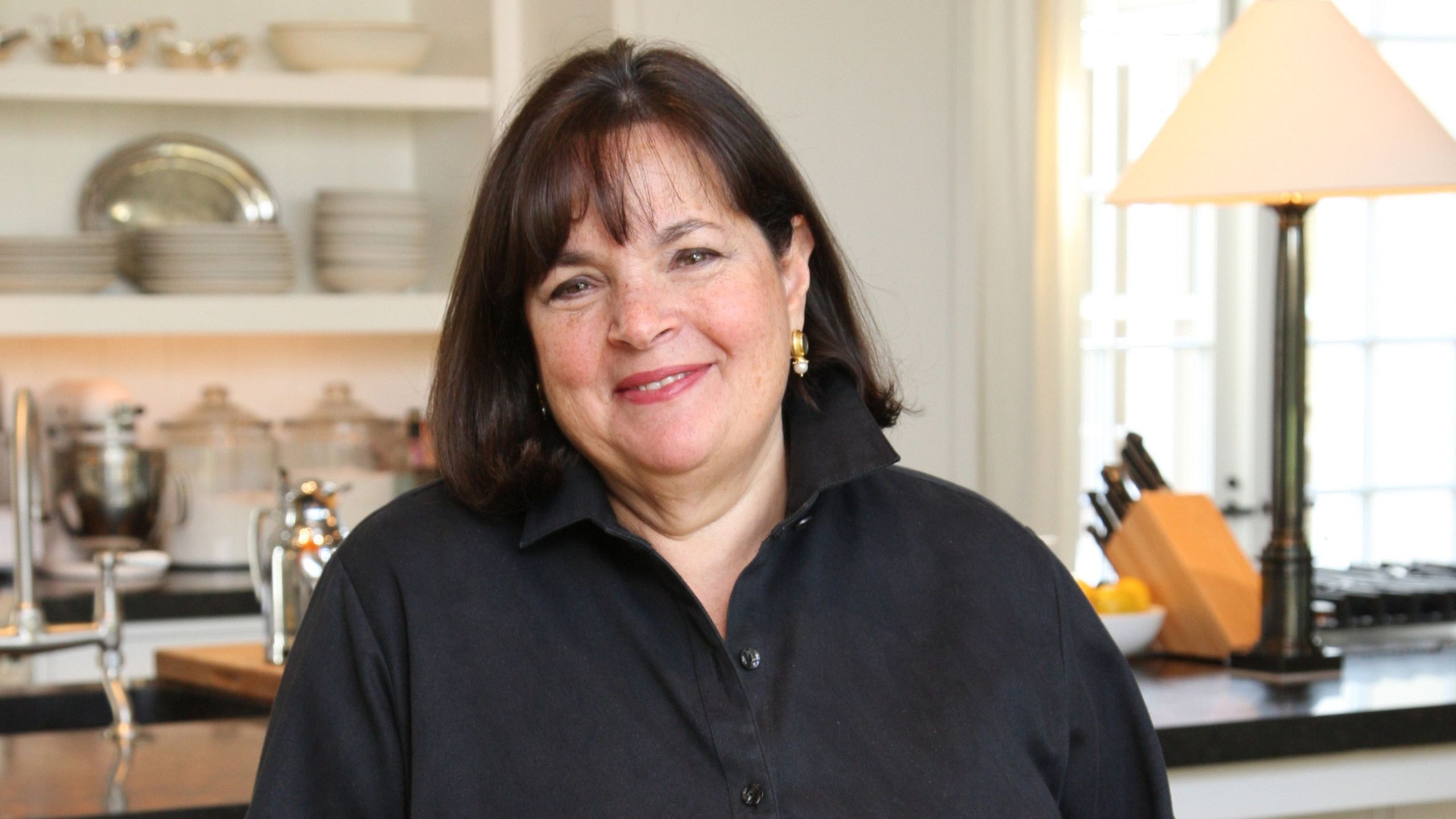 Ina Garten verwendet Edgecomb Grey von Benjamin Moore, um klinische Farmhouse-Konventionen neu zu schreiben – es ist das wärmste Neutral des Jahres 2027