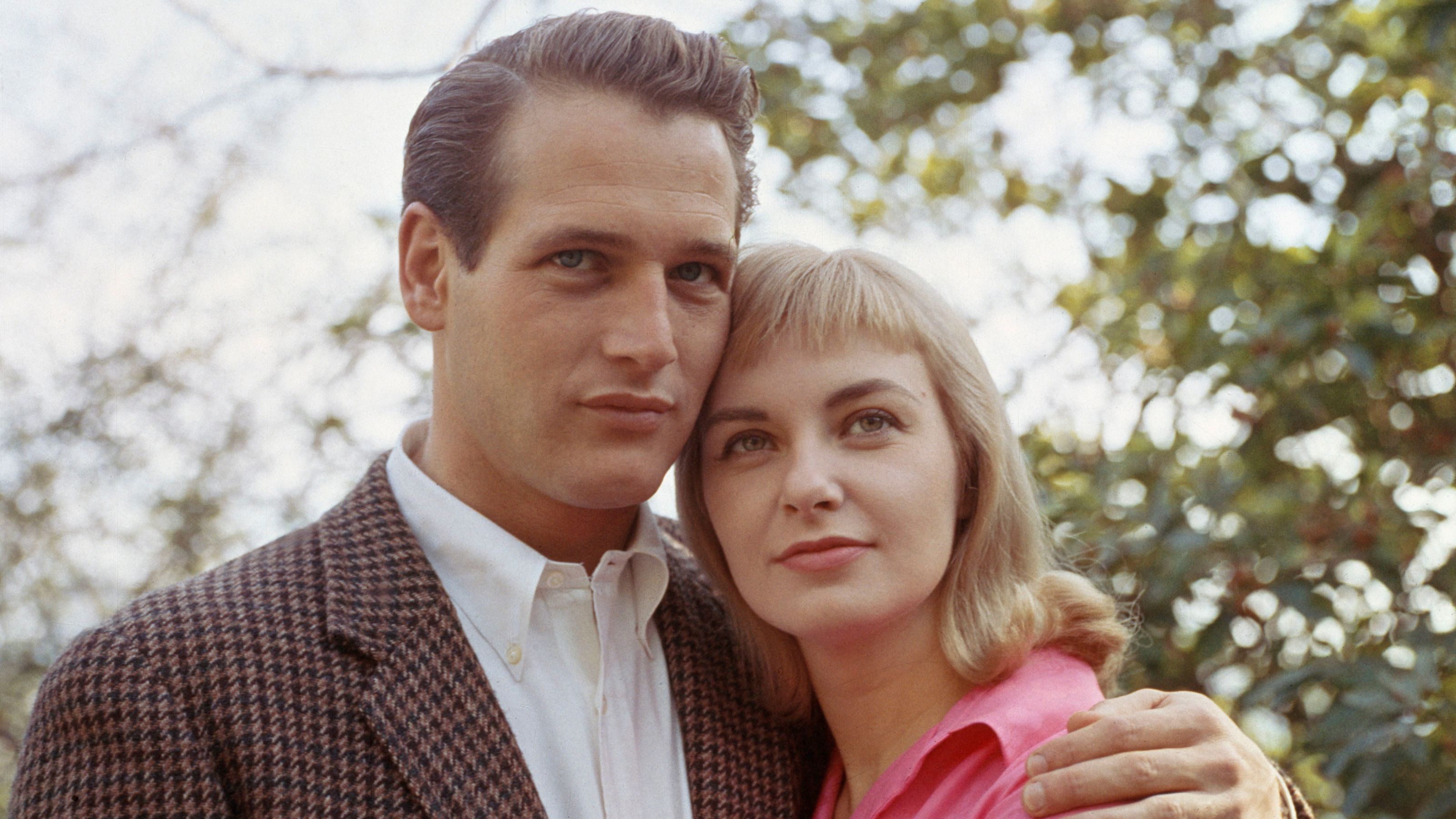 Joanne Woodward und Paul Newman draußen in den 70ern