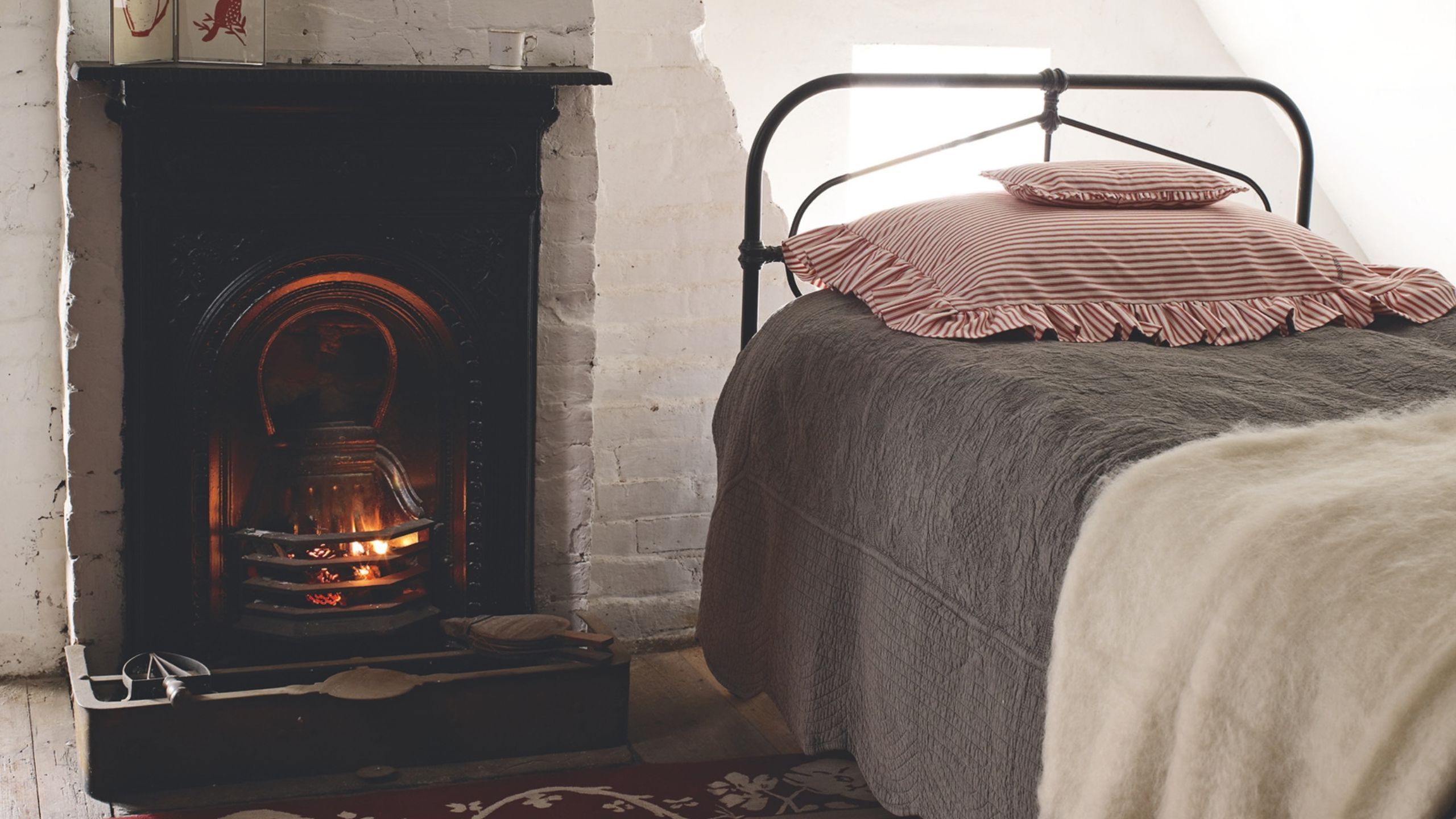 5 Feng Shui-Schlafzimmer-Updates, die Ihr Schlafzimmer sofort gemütlicher machen und den Winterblues besiegen