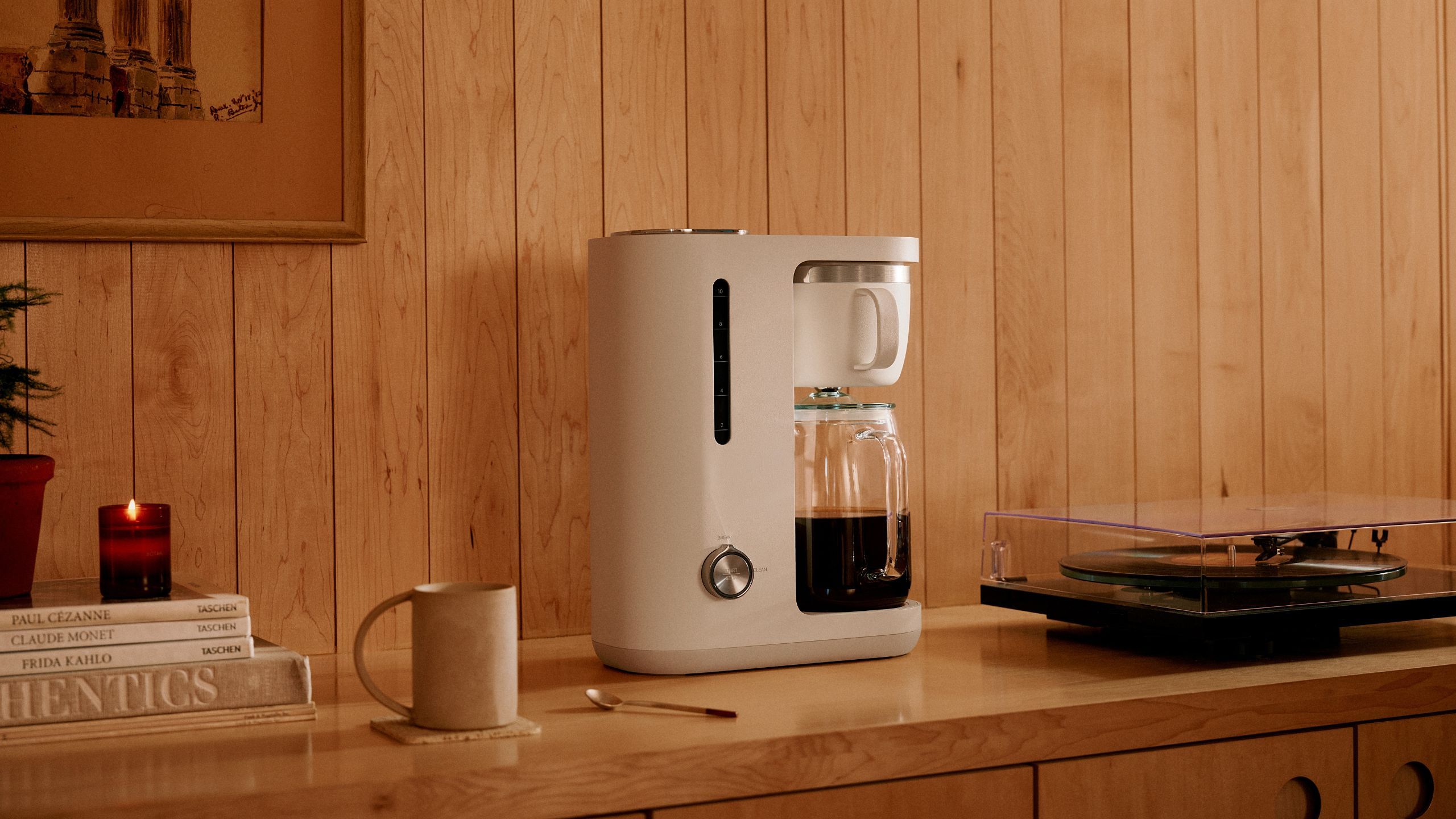 Die neue plastikfreie Kaffeemaschine von Caraway ist für eine wirklich ungiftige Zubereitung konzipiert – sie könnte die Art und Weise, wie Sie Kaffee zubereiten, verändern