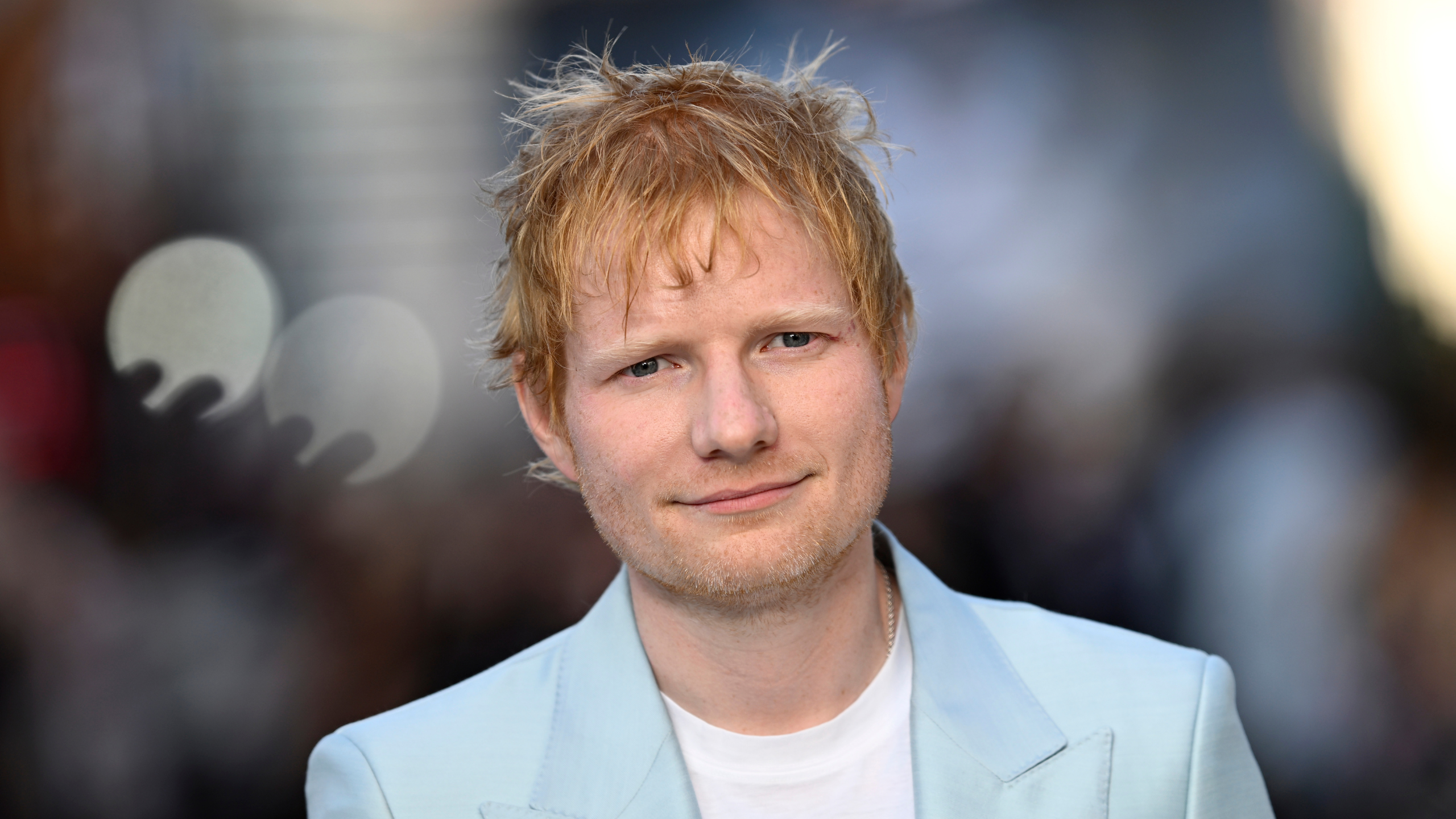 Ed Sheerans Wohnzimmer ist eine Studie zum Dekorieren mit dem schicksten neuen Neutralton des Jahres 2027: Aubergine