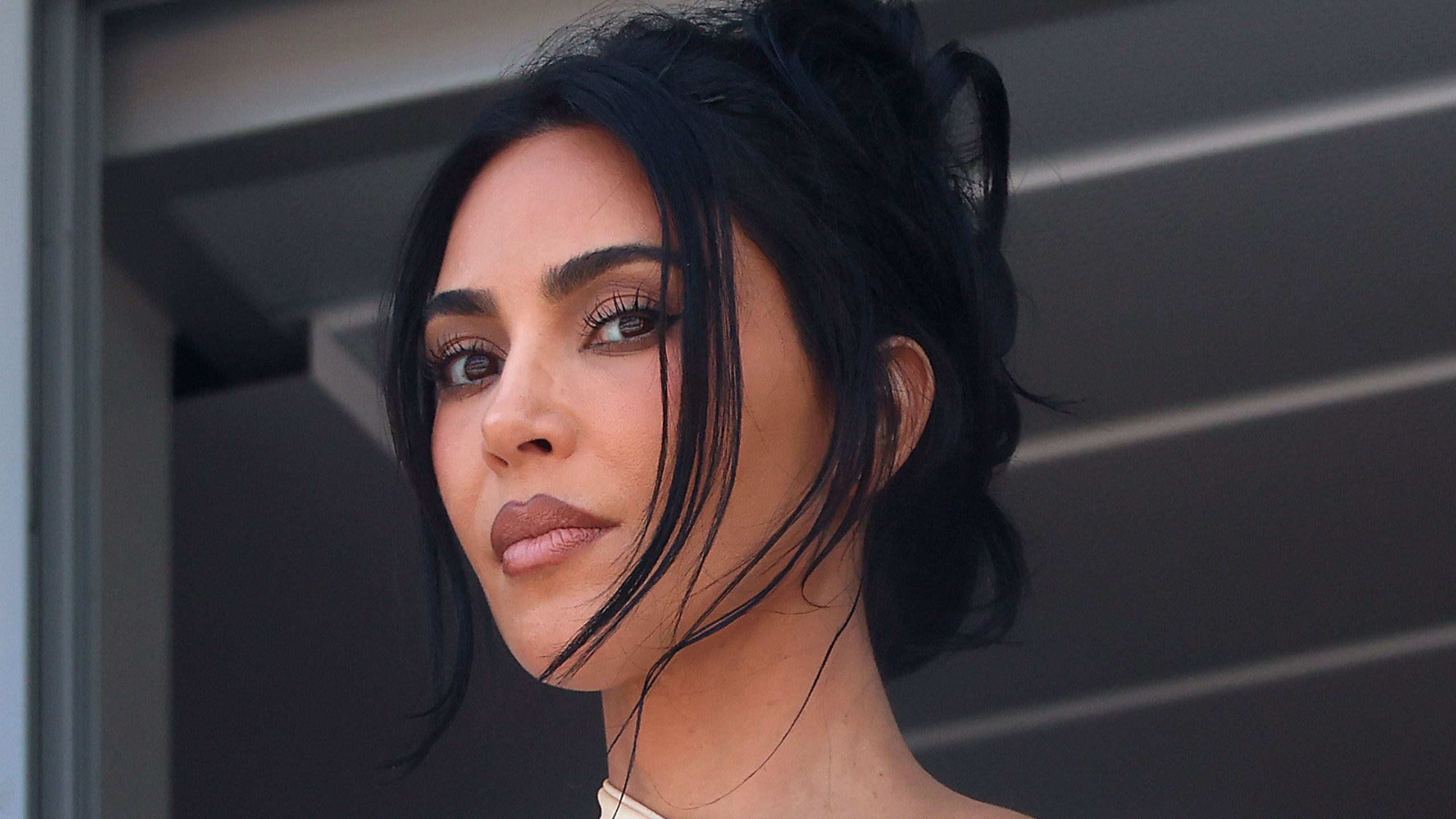 Kim Kardashians „Invisible“ Kitchen Storage ist ein Ratgeber für puren Minimalismus