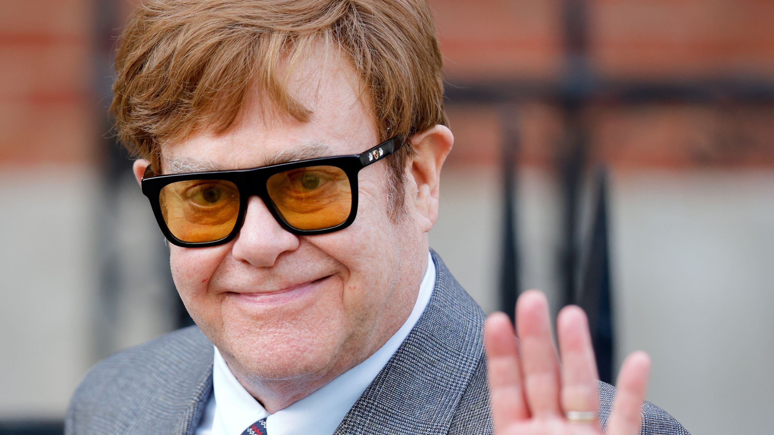 Lassen Sie Ihr minimalistisches Schlafzimmer nicht zuhören: Elton Johns maximalistischer 70er-Jahre-Look ist das, was die schicksten Menschen im Jahr 2027 verfolgen werden
