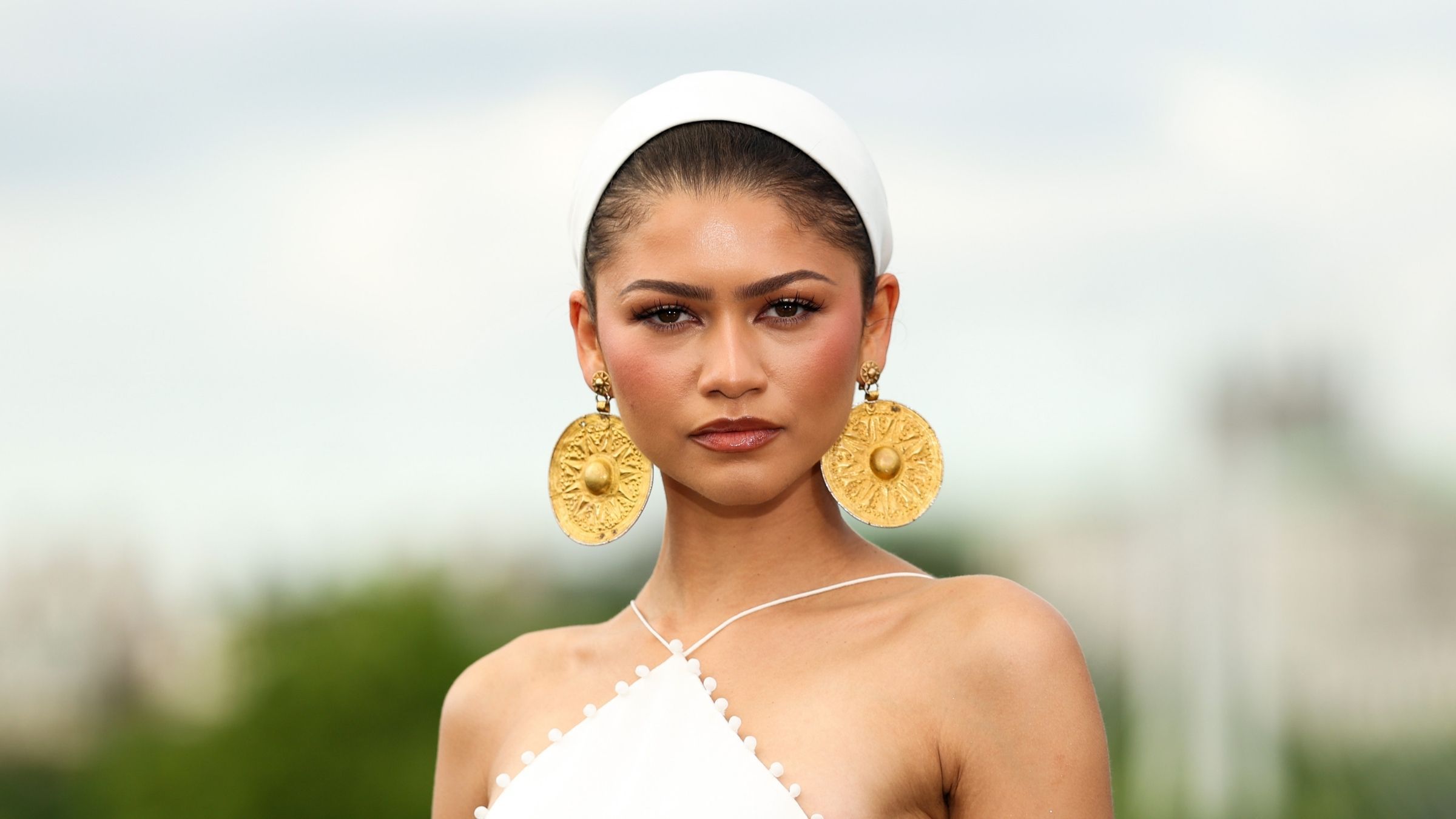 Zendayas minimalistisches California Pool Deck ist eine Studie für warmen Luxus – es definiert das herbstliche Leben im Freien neu