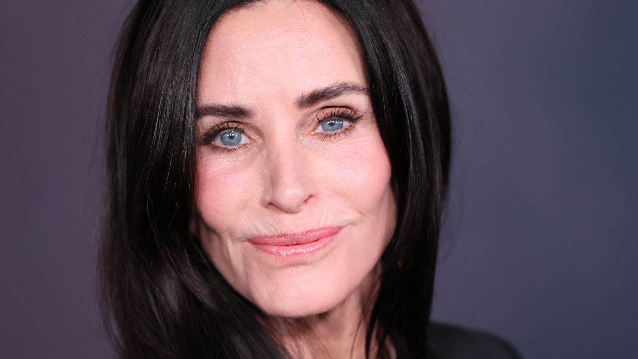 Courteney Cox‘ idealer Tisch „Sieht so aus, als hätte es keinen Aufwand gekostet“ – Einblick in ihre beiläufig perfektionistische Sicht auf das Hosting