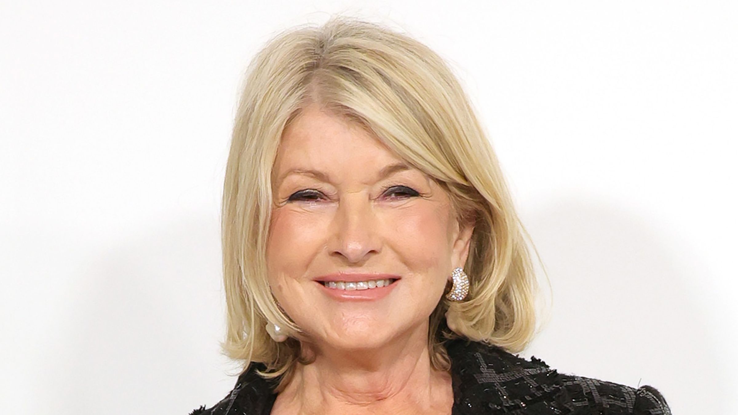 Das platzsparende Weihnachtsbaum-Trio von Martha Stewart setzt Maßstäbe für schicke Dekoration in kleinen Häusern