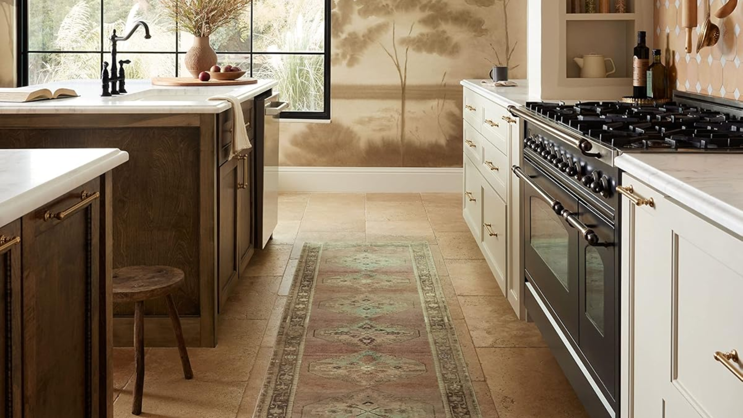 Der 41-Dollar-Teppich von Joanna Gaines ist der einfachste gemütliche Küchentausch in diesem Herbst – aber sein antik inspiriertes Design bringt überall Wärme