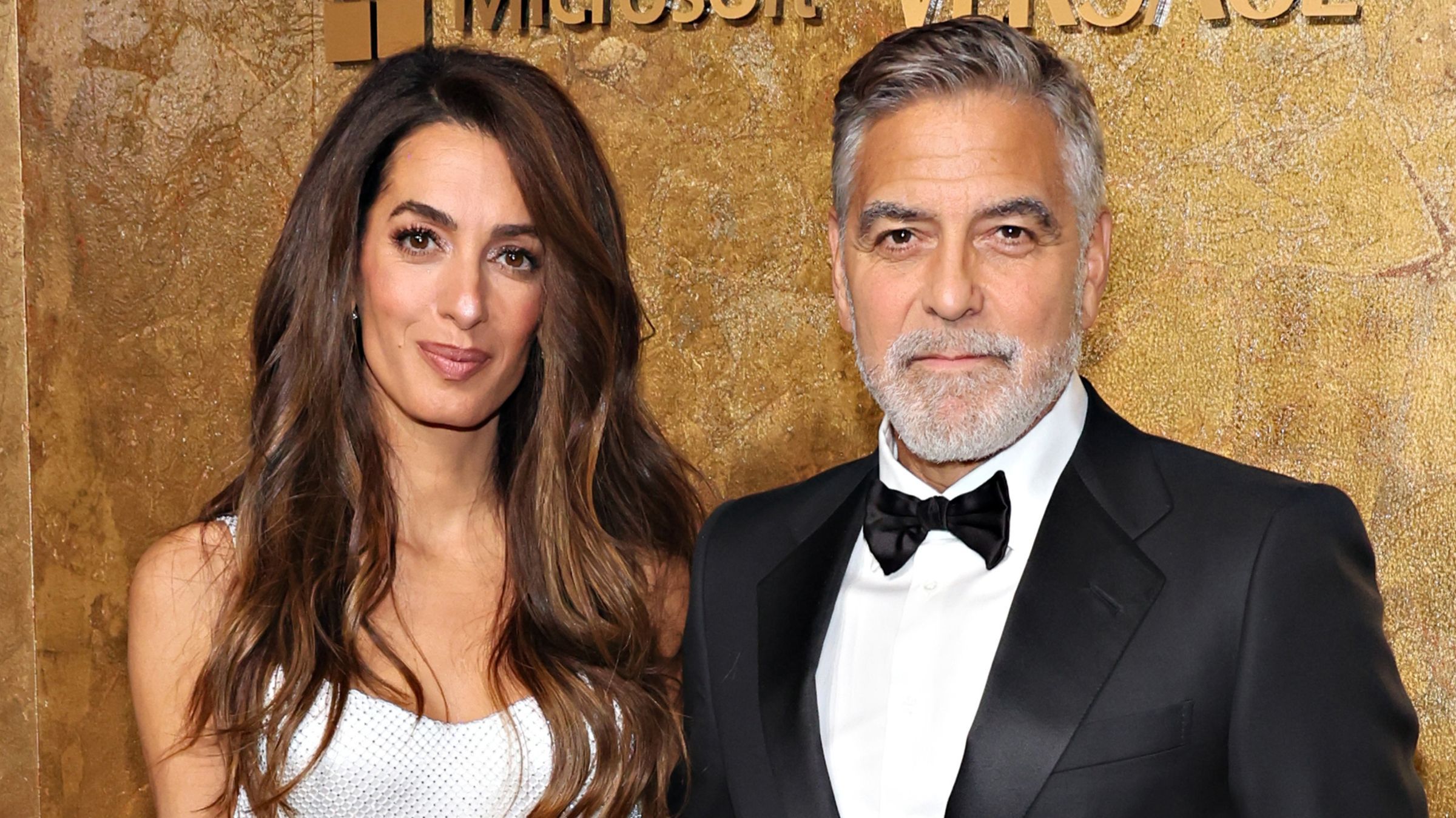 Die Como-Terrasse von George und Amal Clooney ist eine Meisterklasse in Sachen Wintertextur – ihre Terrakotta-Pflanzgefäße lassen Schlichtes hochwertig aussehen