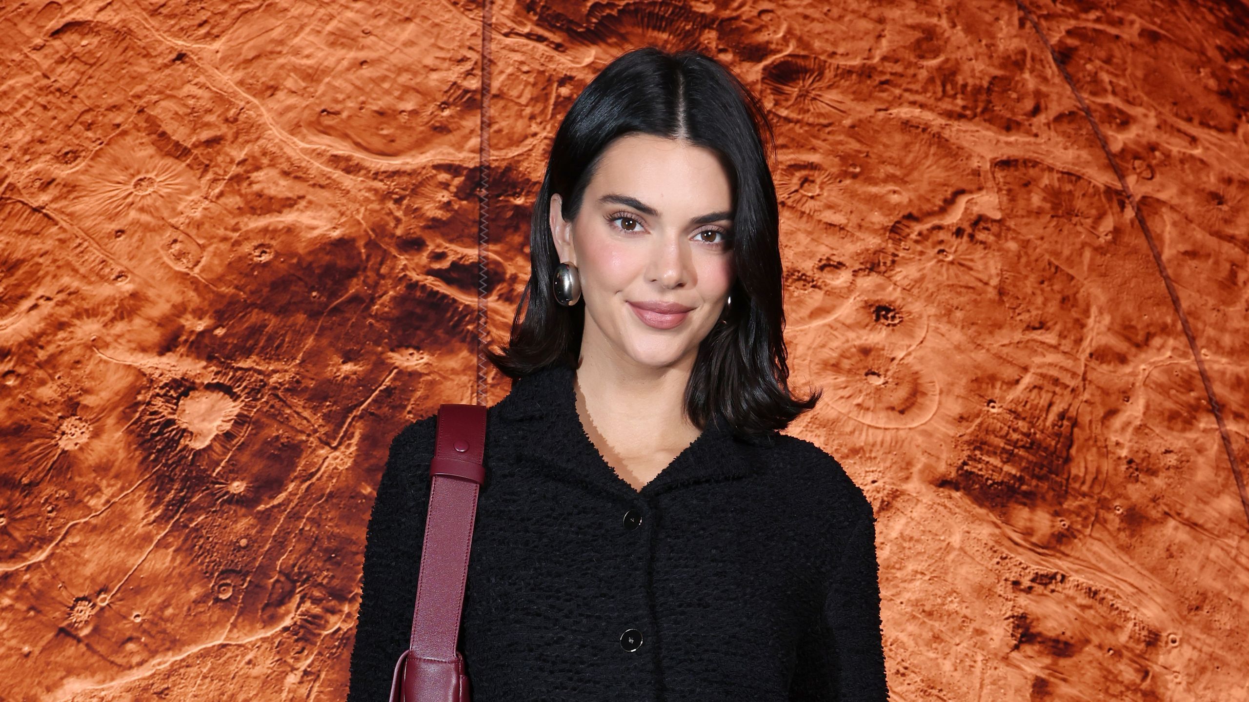 Kendall Jenners Badezimmer stellt minimalistisches Dekor mit einem Wandteppich aus unerwarteten Texturen auf den Kopf – und das ist der Trend für 2027