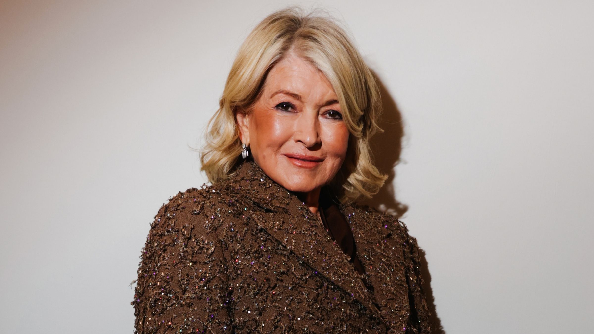 Martha Stewarts Polarizing Porch ist ein Tutorial zum gehobenen Harvest-Design – es ist minimalistisch, aber dennoch warm und einladend