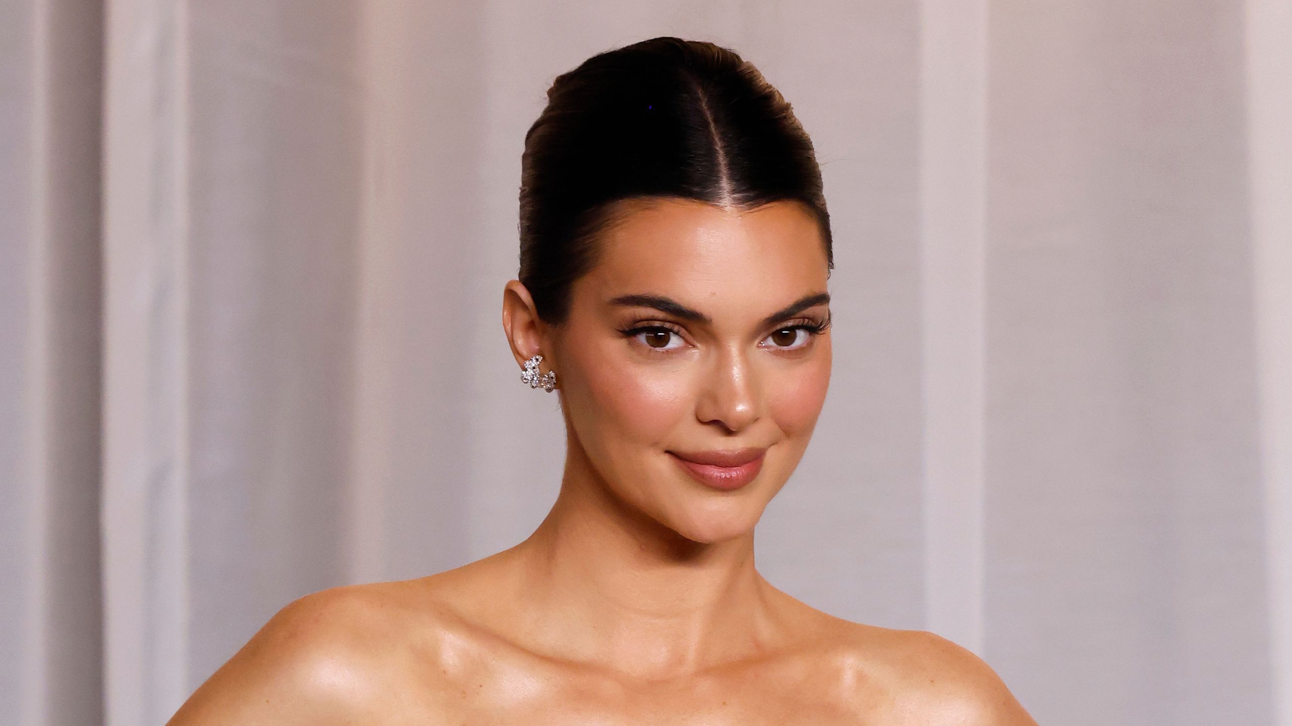 Vergessen Sie minimalistische Teppiche – Kendall Jenners rot-schwarz gefliester Boden stellt „Die 6. Wand“ für 2027 neu vor