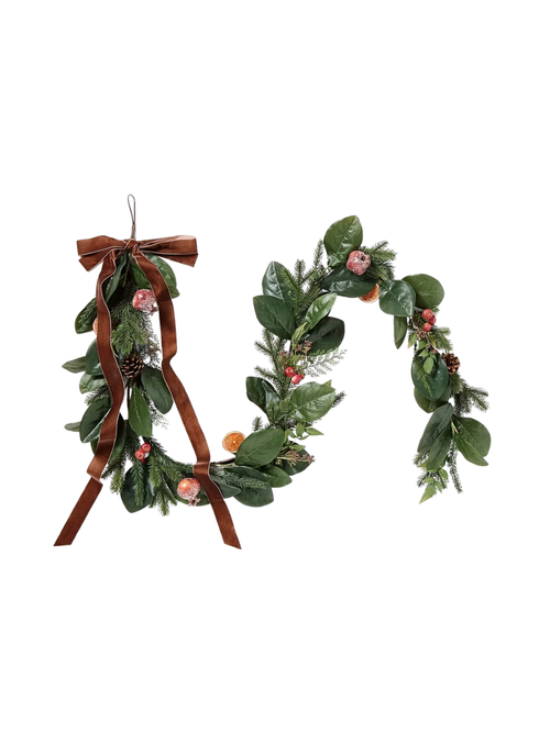 Weihnachtsgirlande mit gezuckerten Früchten