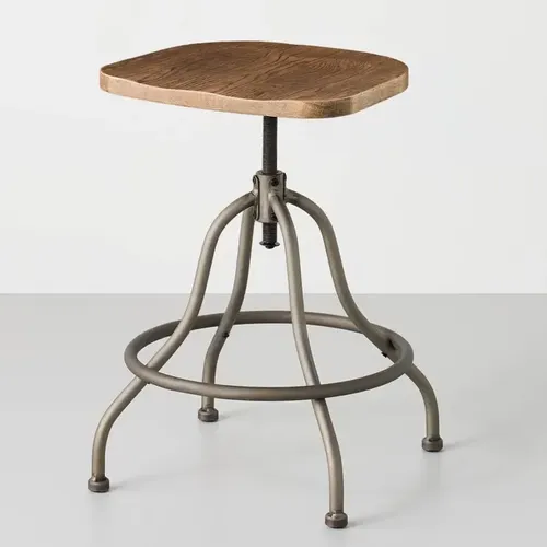 Hocker aus Naturholz