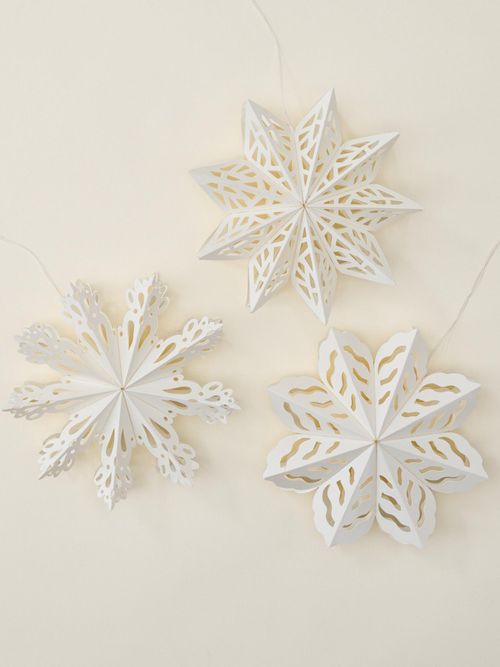 Skurrile Schneeflocken-Papierornamente